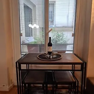 Apartamento Cozy Heart Of Paris, 3 Mins Louvre, París